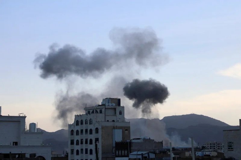 US strikes Houthi weapons depots in Yemeni capital 