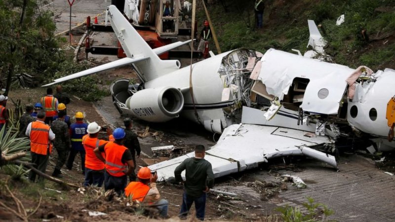 Small plane crash off Honduran island kills at least 12, including popular musician -  UPDATED/VIDEO 