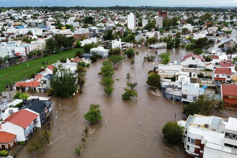 Argentina declares three days of national mourning as flood death toll rises  VIDEO 