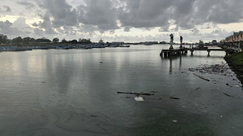 Ecuador declares emergency as oil spill pollutes rivers, cuts exports