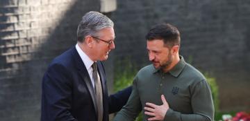 Zelensky arrives in Britain to meet Starmer 