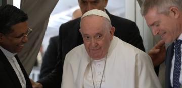 Pope Francis remains stable, has not had new breathing crisis, Vatican says 
