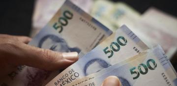 Mexican peso hits one-month low after Trump's new tariffs
