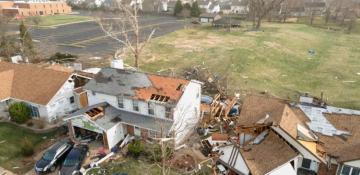 Tornadoes sweep through southern US, leaving over a dozen dead