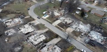 Death toll rises to 40 as tornadoes and storms sweep through US  VIDEO 