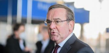 Germany’s defense minister urges unified European military strategy