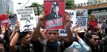 Anger as Indonesia law allows military bigger role in government