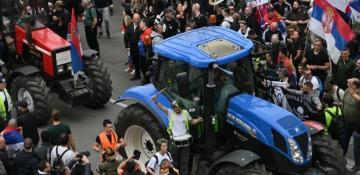 Serbia's largest-ever rally draws 325,000 protesters against the government  VIDEO 