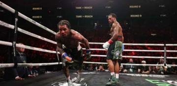 Davis and Roach fight ends in majority draw after disputed knockdown  VIDEO 