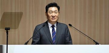 Samsung CEO apologizes for stock decline, pledges market comeback