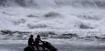 'Scary' tropical Cyclone Alfred nears Queensland