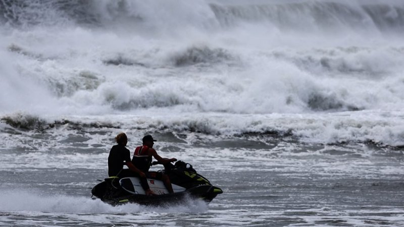 'Scary' tropical Cyclone Alfred nears Queensland