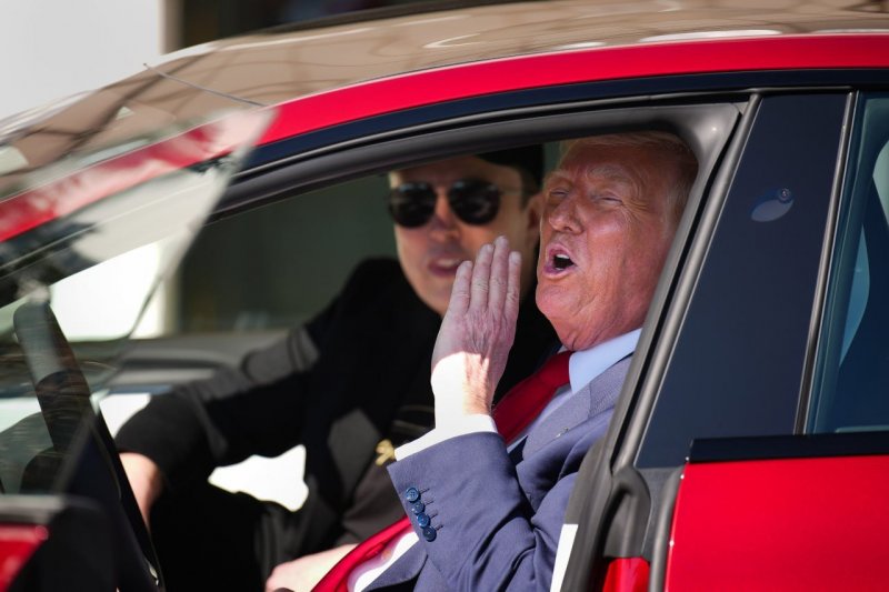 Trump buys red Tesla from Elon Musk –  VIDEO 