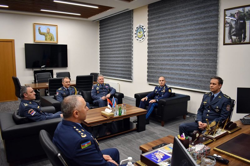 Azerbaijani and Serbian Air Force commanders hold meeting 