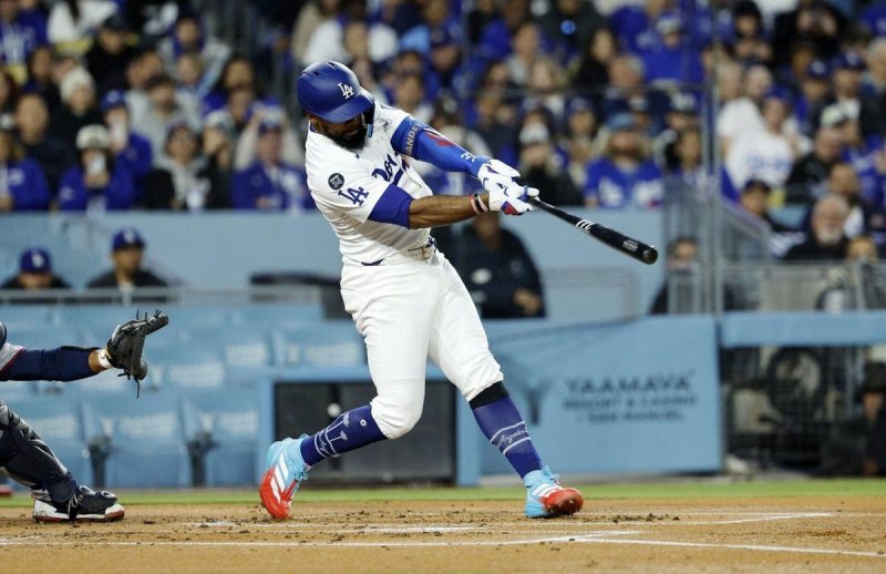 Dodgers stay perfect with 6-1 win over Braves, Glasnow shines in season debut