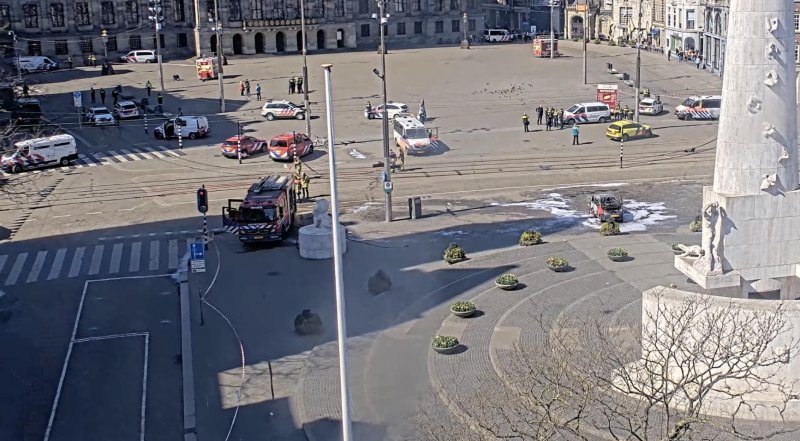 Car catches fire in central Amsterdam after explosion -  VIDEO 