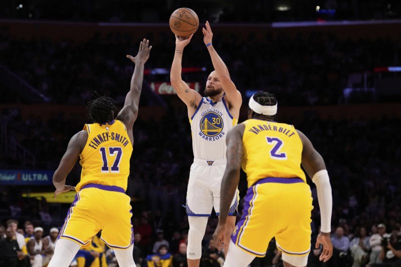 NBA: Curry’s 37 points lead Warriors to 123-116 win over Lakers