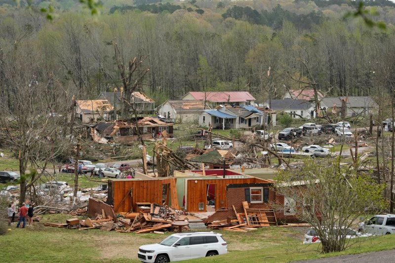 At least 7 dead as tornadoes tear through US South and Midwest