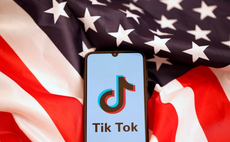 Trump extends TikTok sale deadline by 75 days, plans to work with China 