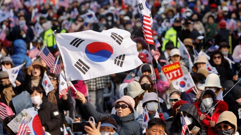 Yoon supporters rally against court ruling on his dismissal 