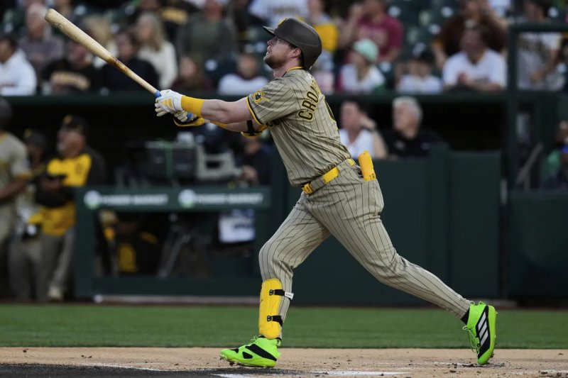 Padres edge Athletics 5-4 with key homers from Cronenworth, Tatis