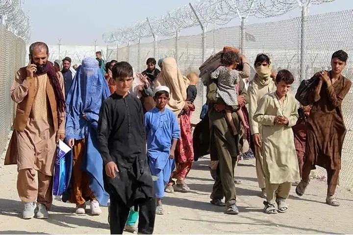 Afghan authorities build shelters for returned refugees in E. Afghanistan 