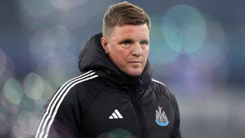 Newcastle head coach Howe diagnosed with pneumonia