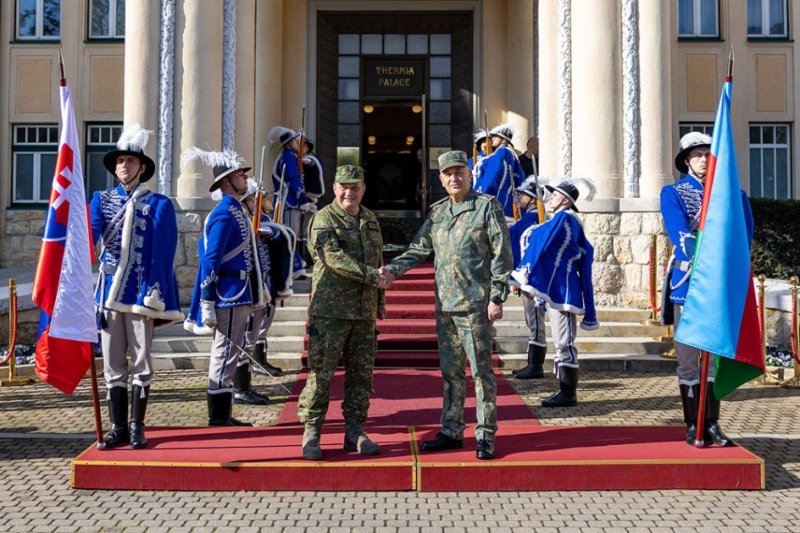 Azerbaijan, Slovakia explore military cooperation 