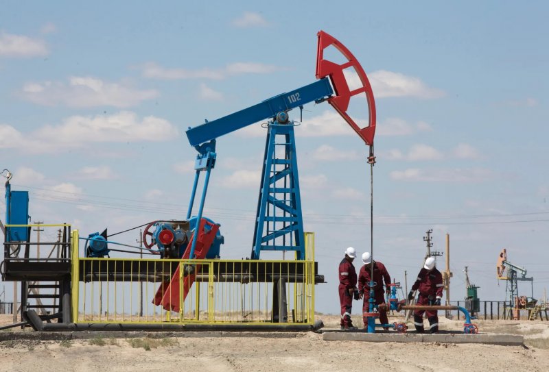 Oil prices dip amid trade war concerns