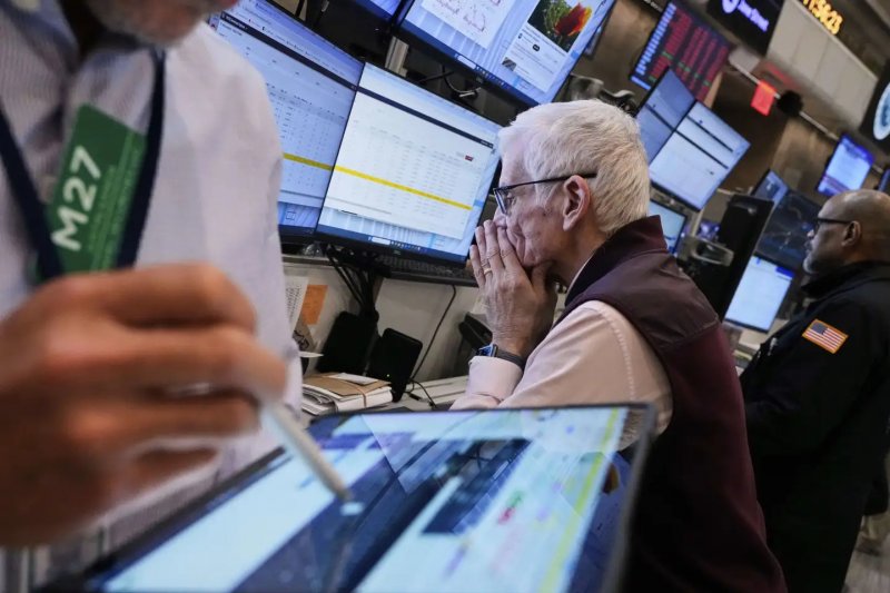 Trump’s criticism of Fed chair sparks drop in US stocks, dollar