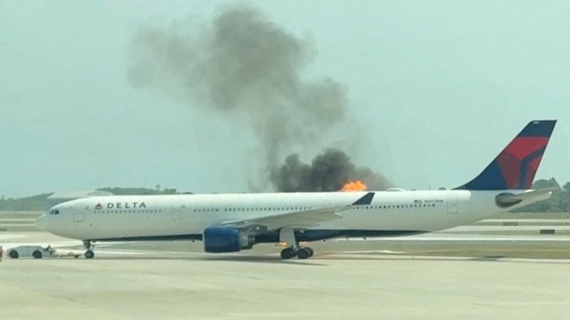 Delta plane evacuated after engine fire at Orlando Airport -  VIDEO 