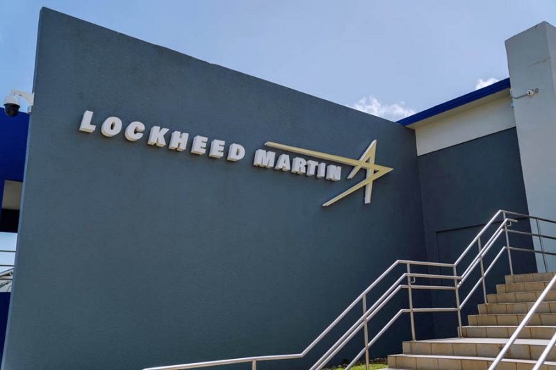 Lockheed Martin beats earnings forecast, shares surge