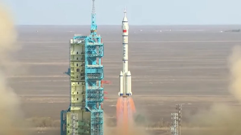 China successfully launches Shenzhou-20 crewed spaceship -  VIDEO 