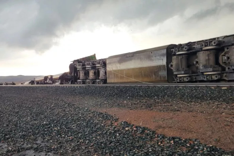 Coal train derails after tornado strikes US State of Nebraska  VIDEO 
