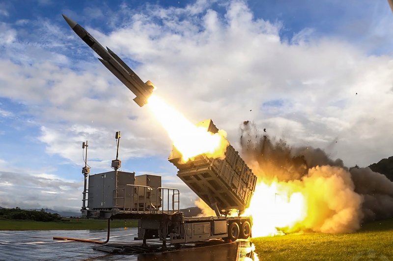 Global military spending hits record $2.7 trillion amid rising tensions