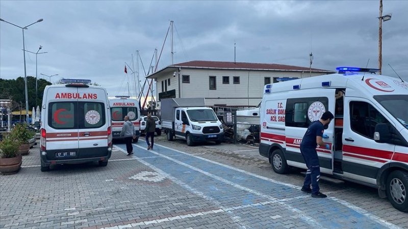 Five dead as boat carrying illegal migrants sinks off Türkiye’s coast -  VIDEO 