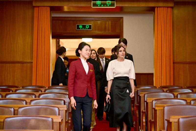 Azerbaijan’s first lady and family members visit Great Hall of the People in Beijing