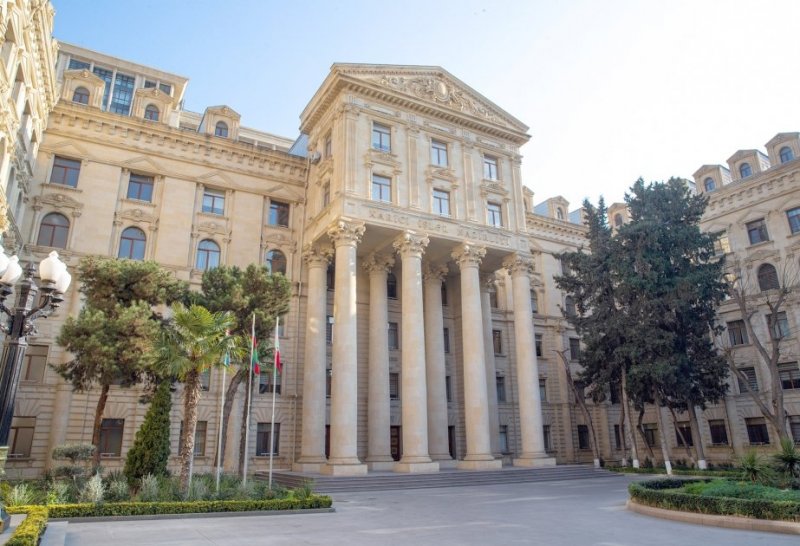Baku strongly condemns burning of Azerbaijani flag in Armenia, France