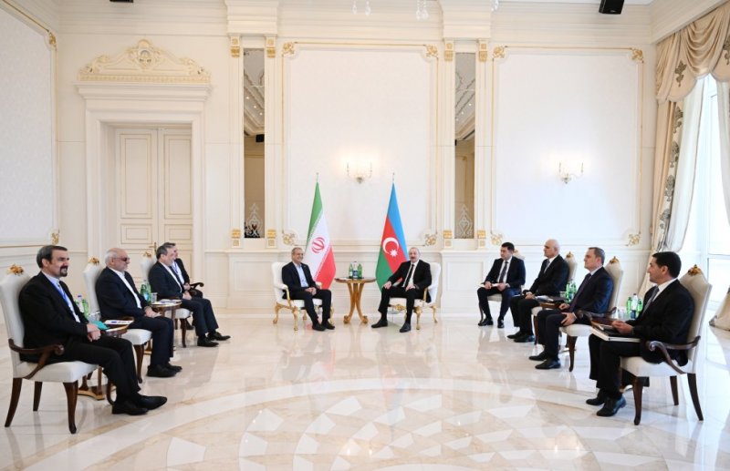 Azerbaijani, Iranian presidents hold limited-format meeting in Baku