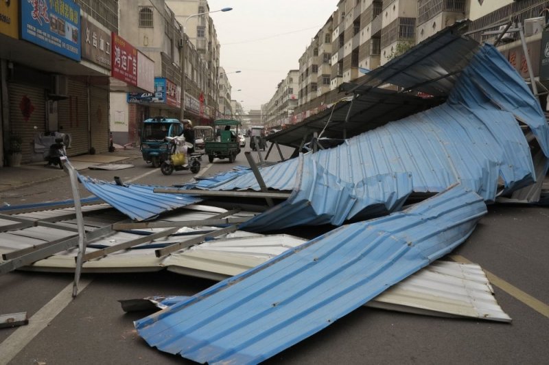 Hundreds of flights canceled as strong winds hit northern China 