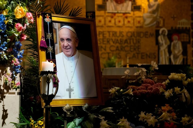 Trump and Melania to attend Pope Francis' funeral 