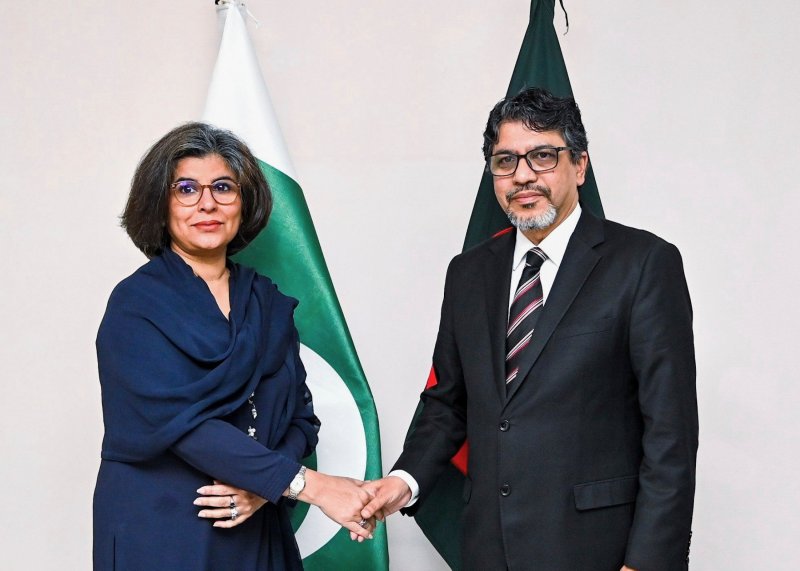 Pakistan and Bangladesh resume high-level talks after 15 years 