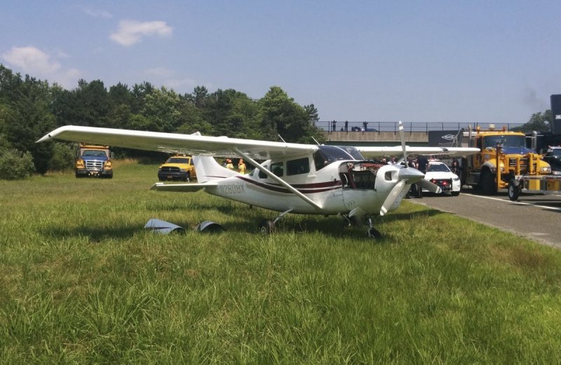 Plane crash kills 2, injures 1 in Alaska 