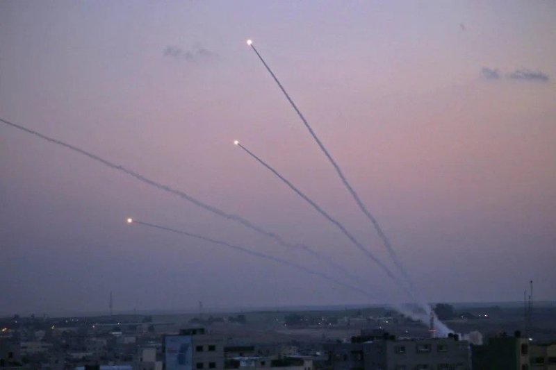 Gaza radicals fire 10 rockets at Israel