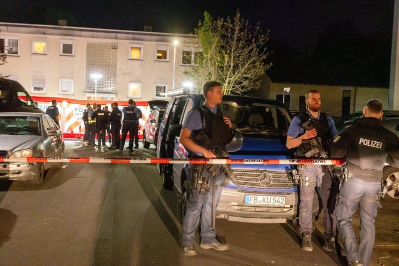 German police are searching for a suspect who fatally shot two Turkish men in a spa town
