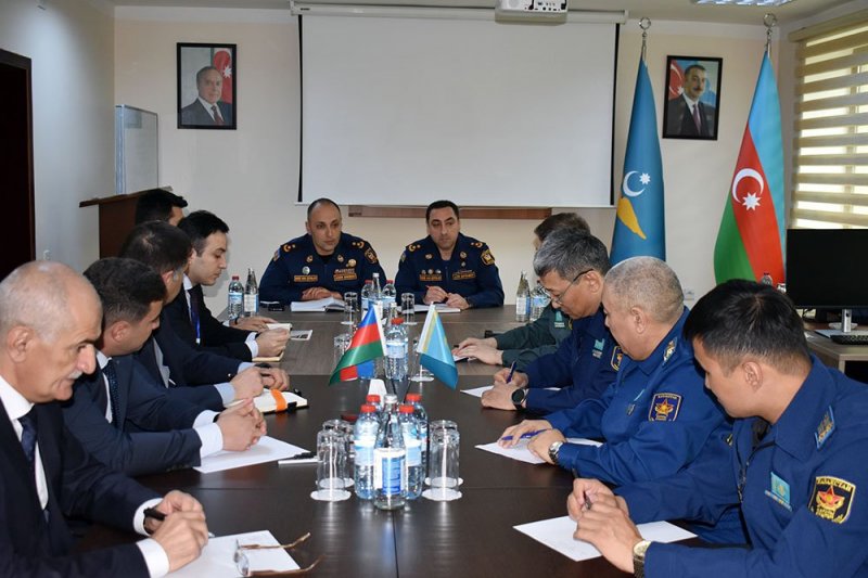 Kazakh delegation visits Azerbaijani Air Force 