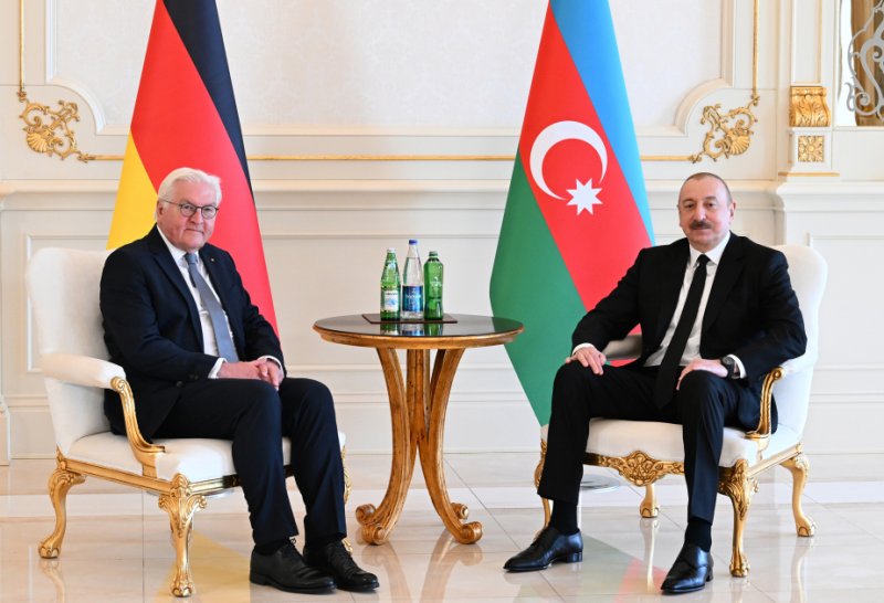 Azerbaijani, German presidents hold one-on-one meeting in Baku