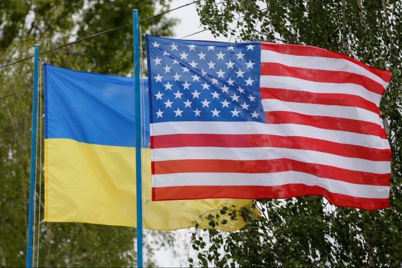 Ukraine, US sign outline of minerals deal