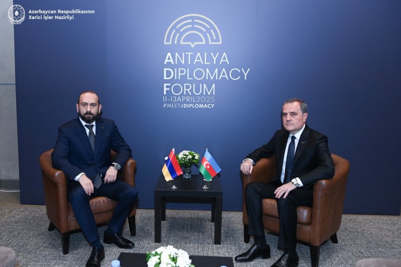 Azerbaijan, Armenia FMs discuss peace deal at Antalya Diplomacy Forum 