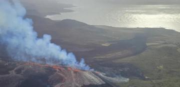 Icelandic volcano erupts again, prompting evacuations  VIDEO 